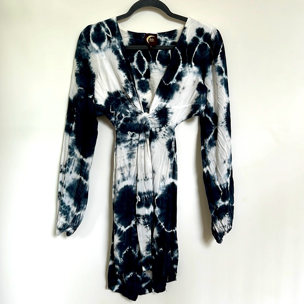 Early 2000’s tie dye puff sleeve backless sundress